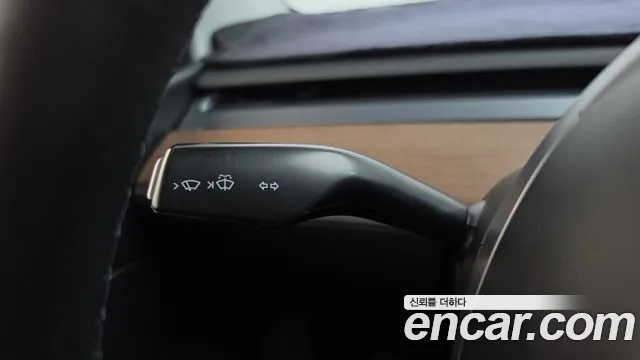 Tesla Model Y — Фото автомобиля 26