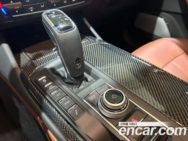 Maserati Levante — Фото автомобиля 9