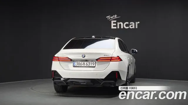 BMW 5-Series — Фото автомобиля 3