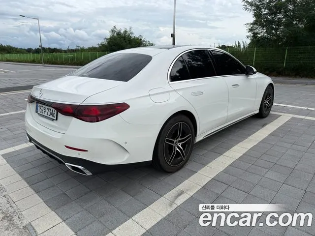 Mercedes-Benz E-Class — Фото автомобиля 4
