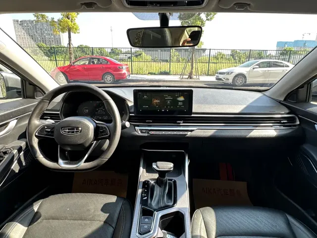 Geely Emgrand — Фото автомобиля 12
