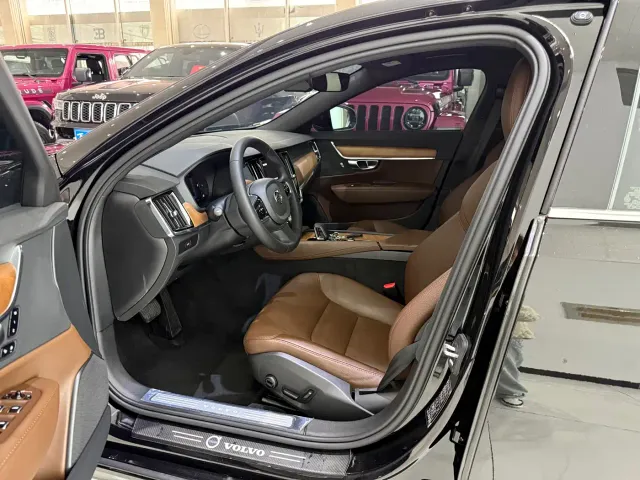 Volvo S90 — Фото автомобиля 6