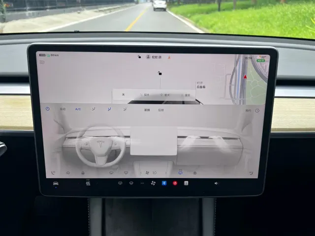Tesla Model Y — Фото автомобиля 13