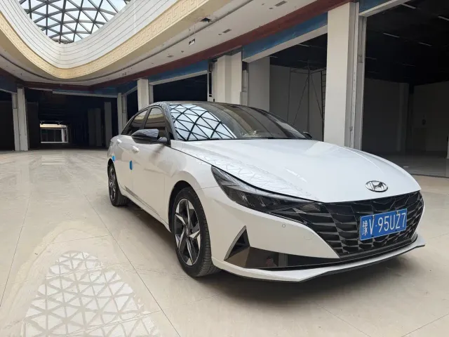 Hyundai Elantra — Фото автомобиля 3