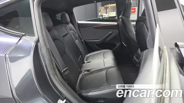 Tesla Model Y — Фото автомобиля 12