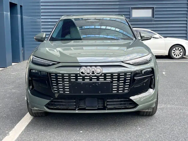 Audi Q6L e-tron — Фото автомобиля 2