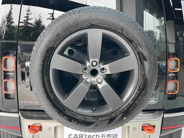 Land Rover Defender — Фото автомобиля 27