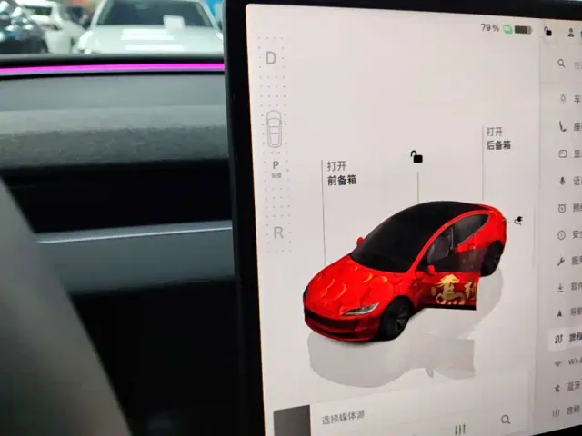 Tesla Model 3 — Фото автомобиля 13