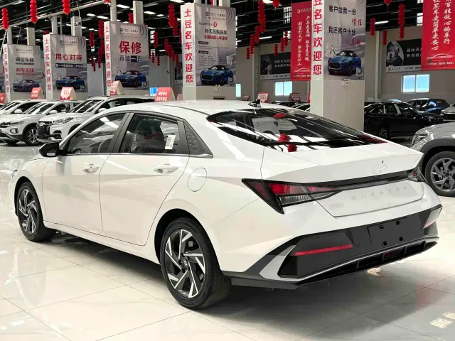 Hyundai Elantra — Фото автомобиля 6
