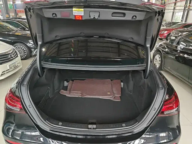 Mercedes-Benz E-Class — Фото автомобиля 18