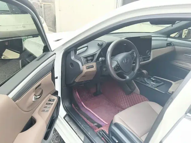 Lexus ES — Фото автомобиля 15