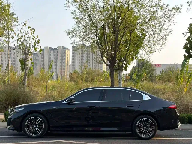 BMW 5 Series — Фото автомобиля 4