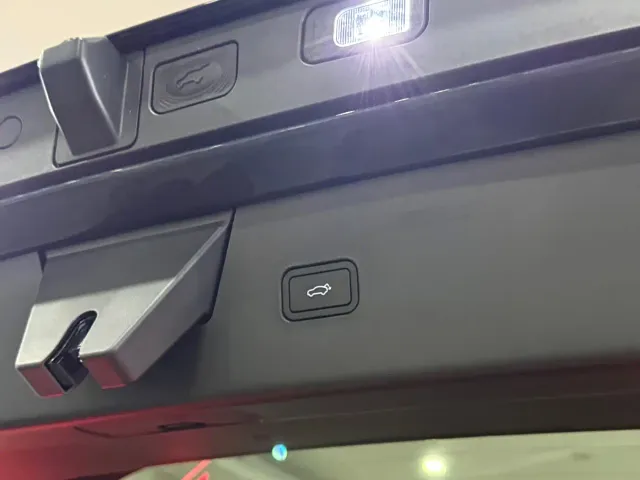 Volvo XC70 Plug-in Hybrid — Фото автомобиля 17