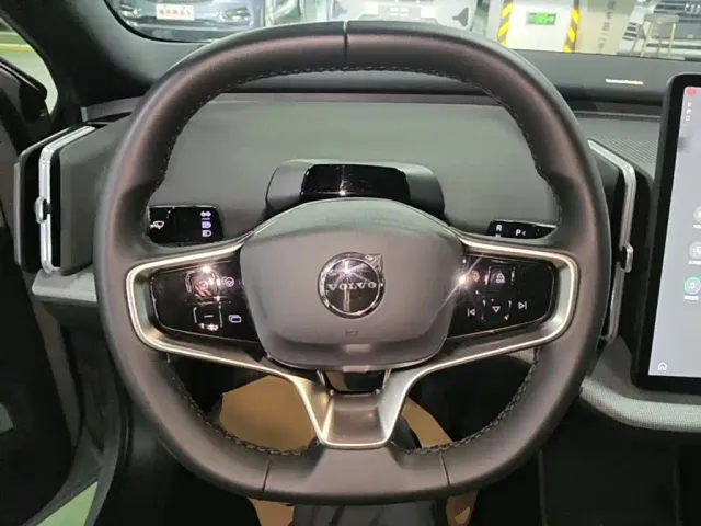 Volvo EX30 — Фото автомобиля 10