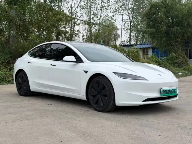 Tesla Model 3 — Фото автомобиля 2