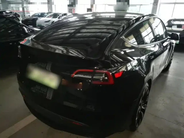 Tesla Model Y — Фото автомобиля 6