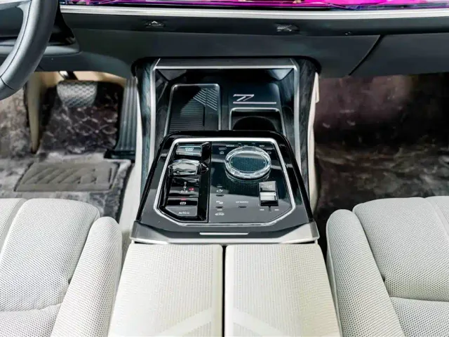 BMW i7 — Фото автомобиля 15