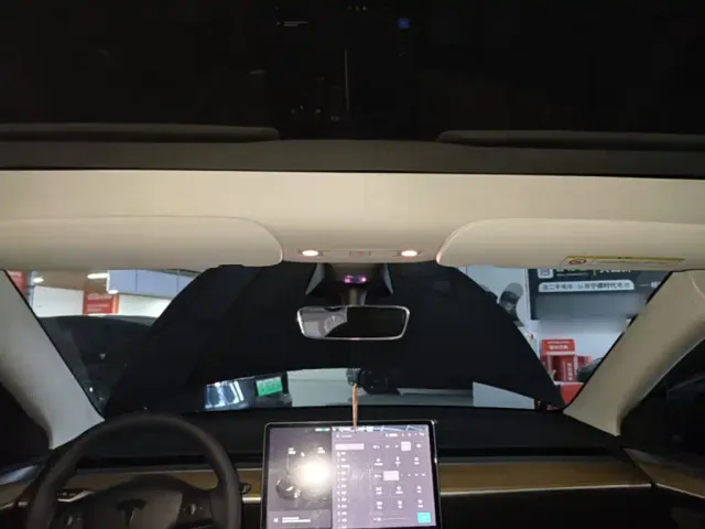 Tesla Model Y — Фото автомобиля 17
