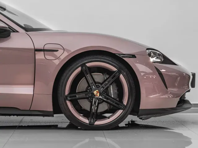 Porsche Taycan — Фото автомобиля 14