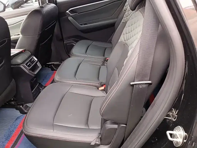 Geely Haoyue L — Фото автомобиля 16