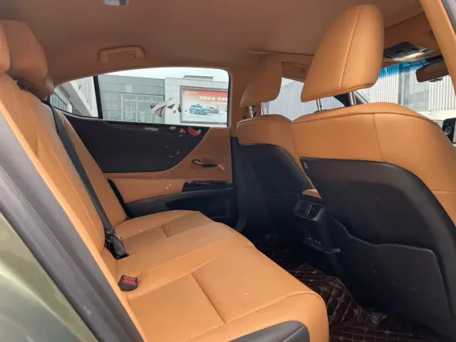 Lexus ES — Фото автомобиля 7