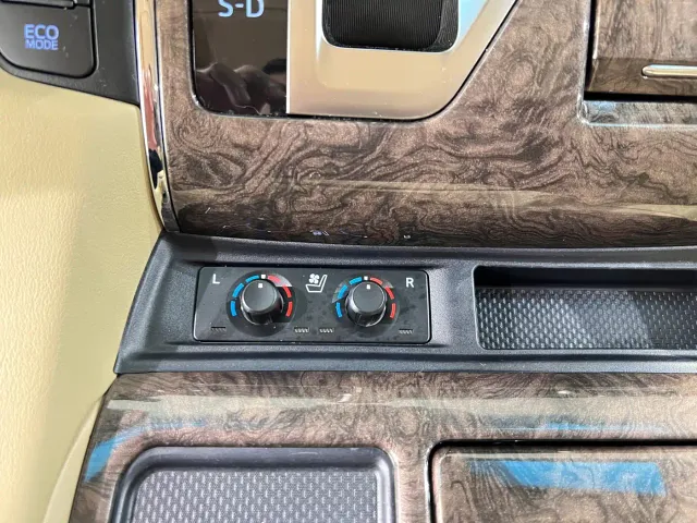 Toyota Vellfire — Фото автомобиля 25