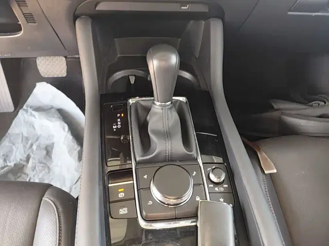 Mazda Axela — Фото автомобиля 13