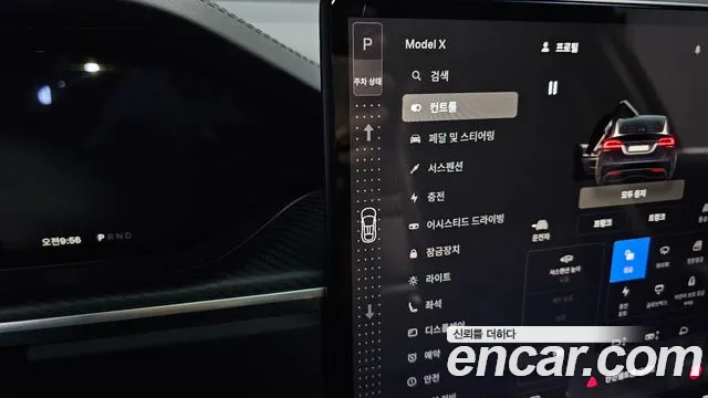 Tesla Model X — Фото автомобиля 9