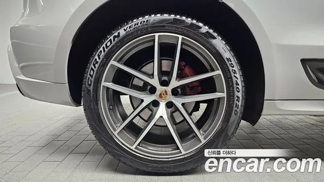 Porsche Macan — Фото автомобиля 20