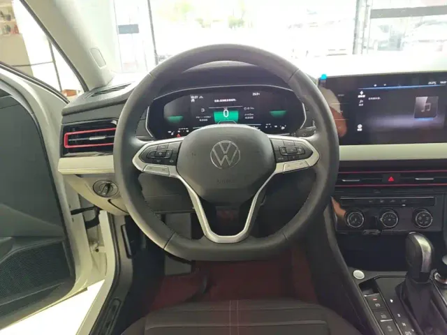 Volkswagen Lavida — Фото автомобиля 10