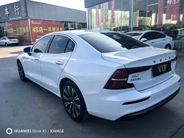 Volvo S60 — Фото автомобиля 7