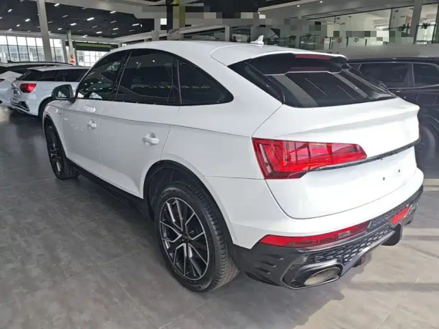 Audi Q5L Sportback — Фото автомобиля 4