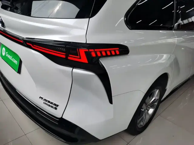 Toyota Sienna — Фото автомобиля 7