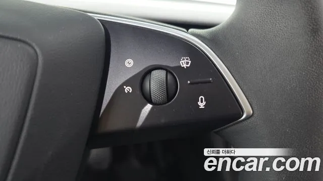 Tesla Model 3 — Фото автомобиля 16