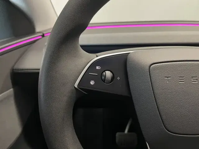 Tesla Model Y — Фото автомобиля 21