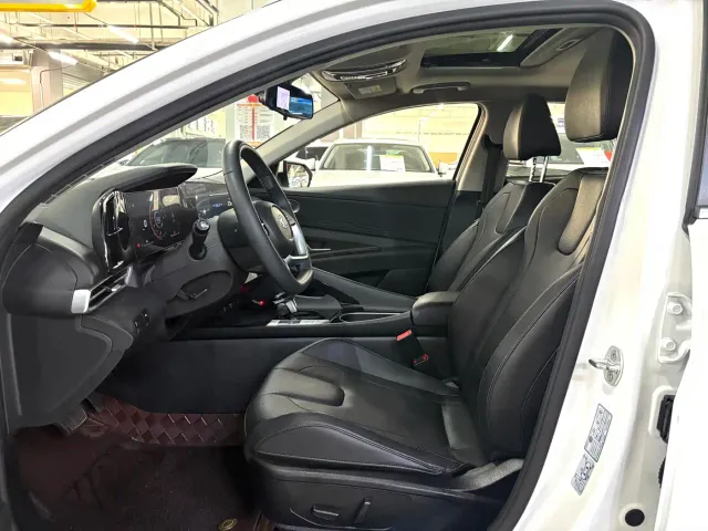 Hyundai Elantra — Фото автомобиля 6