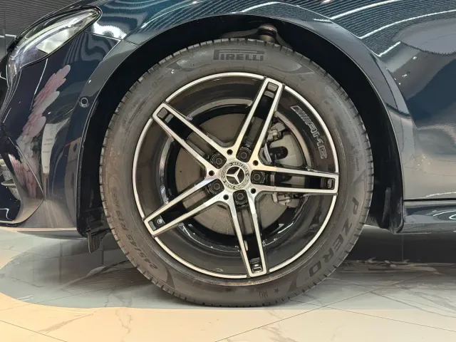 Mercedes-Benz E-Class — Фото автомобиля 19