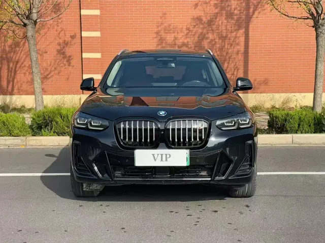 BMW iX3 — Фото автомобиля 2