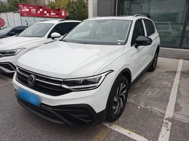 Фотография автомобиля — Volkswagen Tiguan L