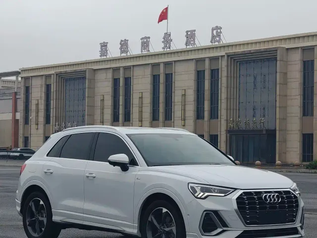 Audi Q3 — Фото автомобиля 3