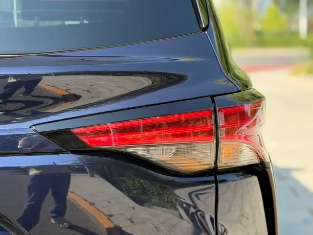Toyota Sienna — Фото автомобиля 7