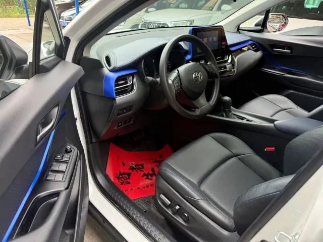 Toyota C-HR — Фото автомобиля 8