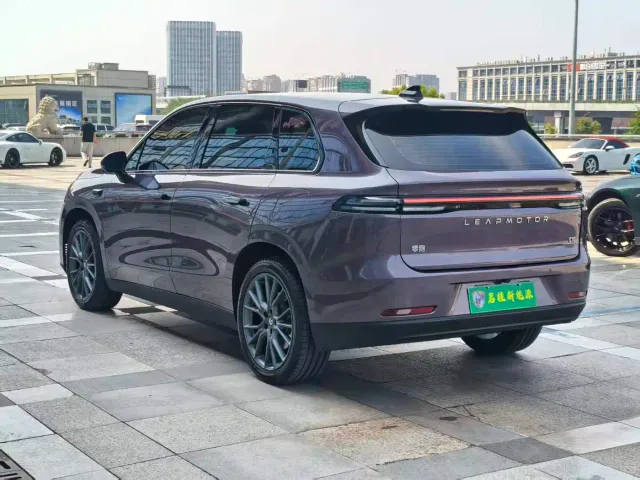 Leapmotor C10 — Фото автомобиля 12