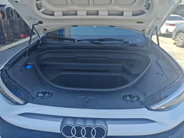 Audi Q6L e-tron — Фото автомобиля 24