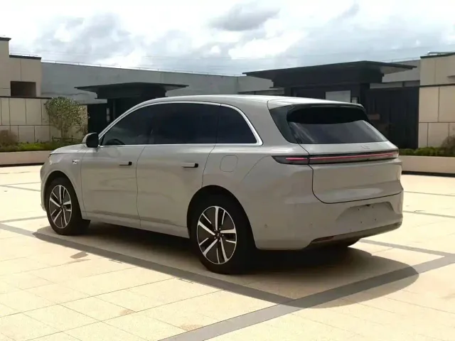Li Auto L6 — Фото автомобиля 7