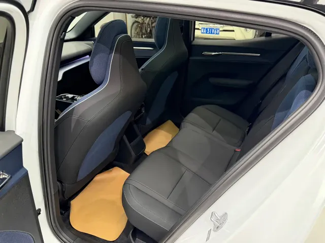 Volvo EX30 — Фото автомобиля 15