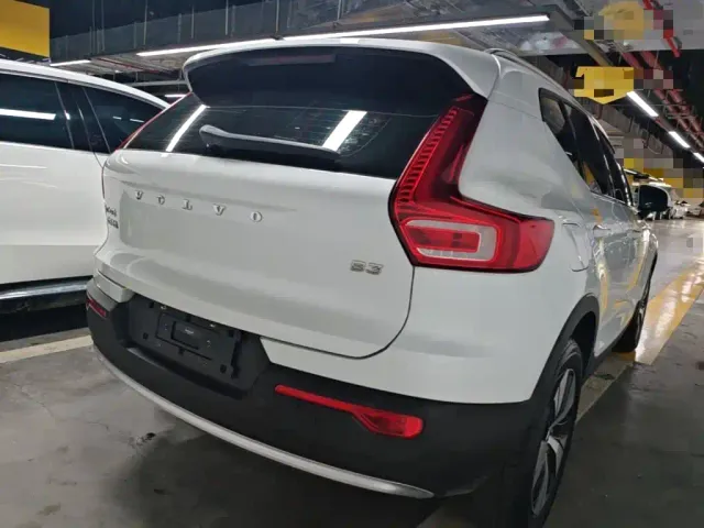 Volvo XC40 — Фото автомобиля 6