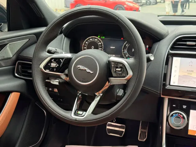 Jaguar XEL — Фото автомобиля 8