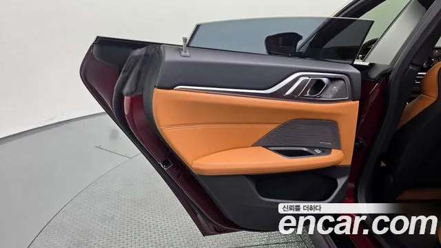 BMW i4 — Фото автомобиля 14
