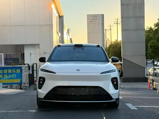 Nio ES8 — Фото автомобиля 2
